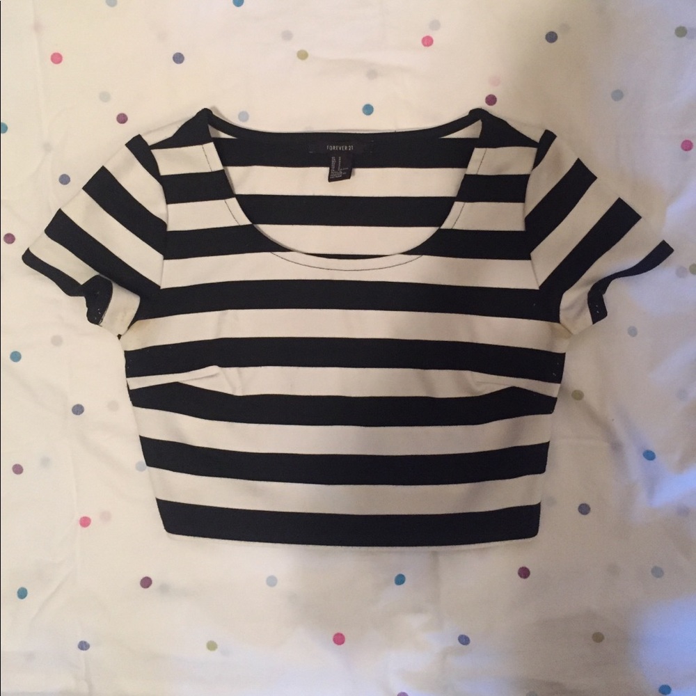 Black and White Strip Crop Top